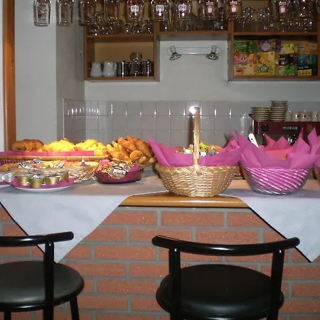 Hotel Fasthome 2*