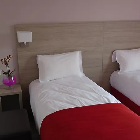 Hotel Fasthome 2*